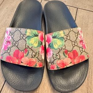 Gucci bloom slides